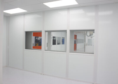 plastic-injection-molding-cleanroom-13