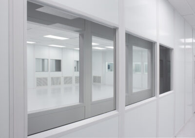 plastic-injection-molding-cleanroom-14