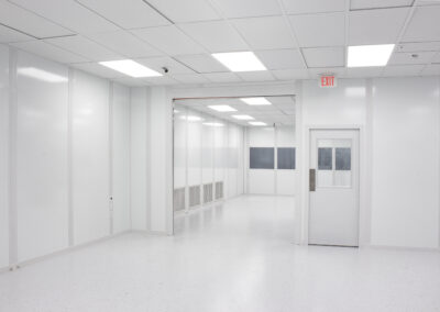 plastic-injection-molding-cleanroom-22