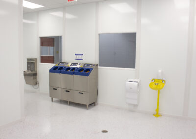 plastic-injection-molding-cleanroom-5