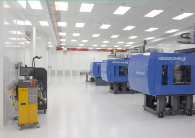 plastic-injection-molding-cleanroom-9