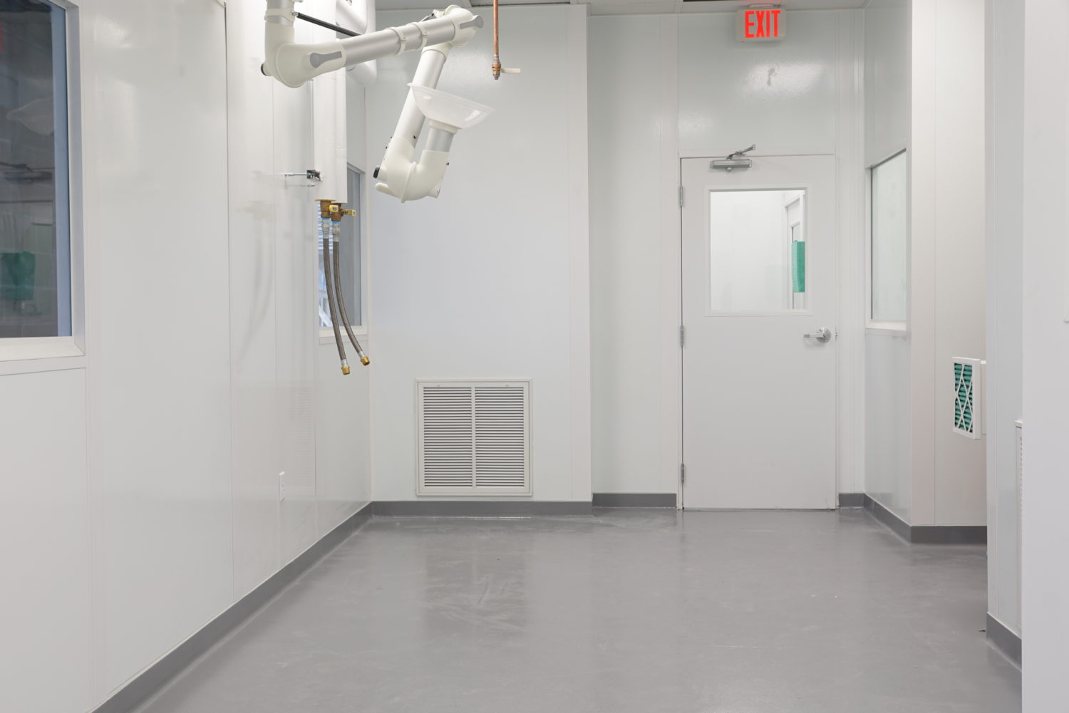 biopharmaceutical-research-cleanroom-2