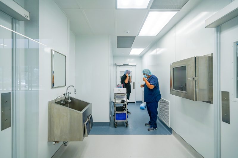 GMP Cleanroom Requirements for Safe and Effective Workflow