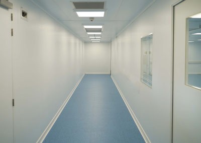 Link corridor in battery cleanroom