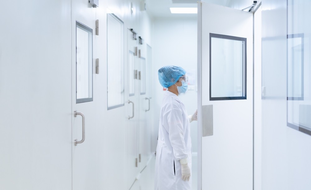 Cleanroom Terminology: What Is an Airlock? picture of a cleanroom